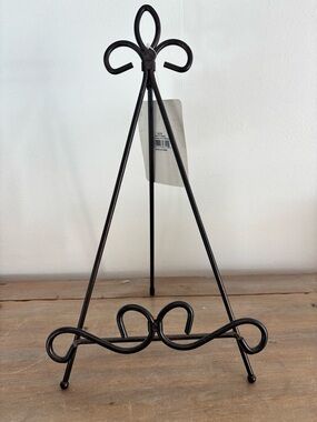 NWT- Wrought Iron Easel, 14 inches tall